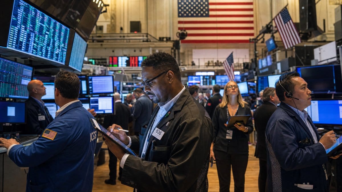 Traders on the New York Stock Exchange floor during an active session on May 21, 2026, as markets react to Nvidia earnings and Fed minutes