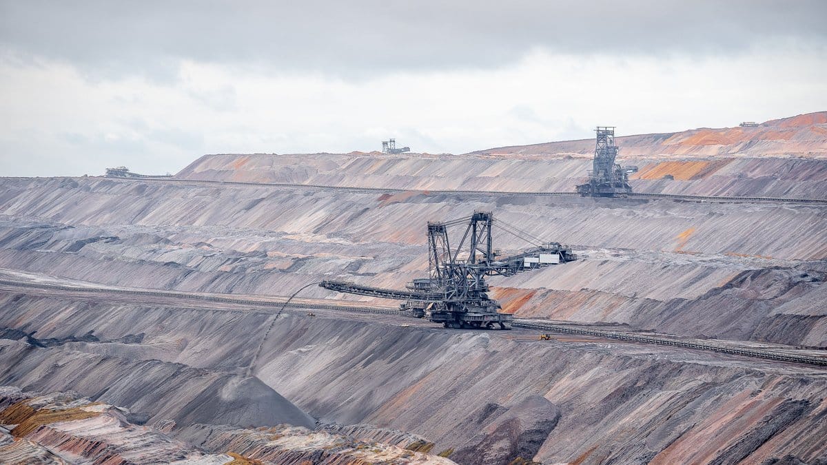 Modern mining operation illustrating supply conditions for precious metals