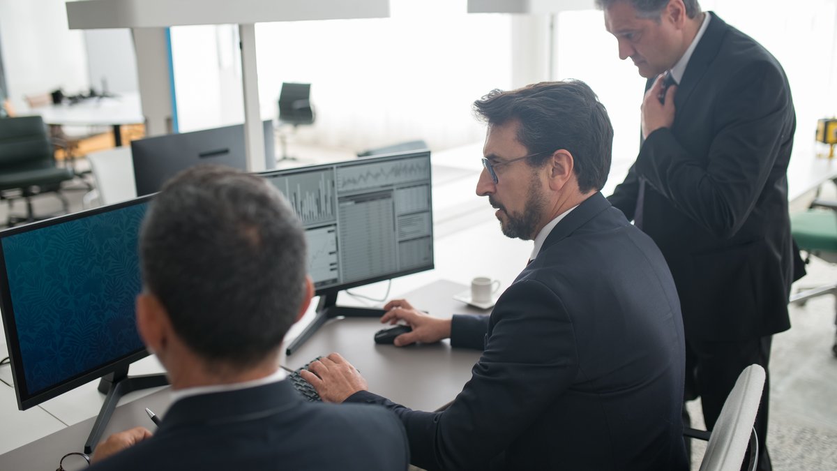 Financial professionals monitoring market data ahead of Federal Reserve decision