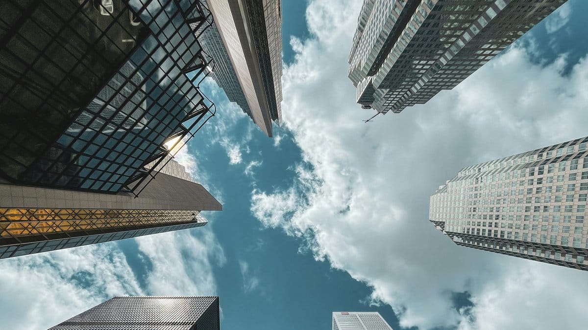 New York financial district skyscrapers representing global stock market and interest rate outlook