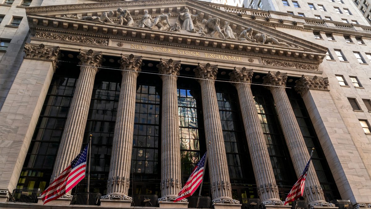 New York Stock Exchange on Wall Street for the October 21 2026 daily stock market report